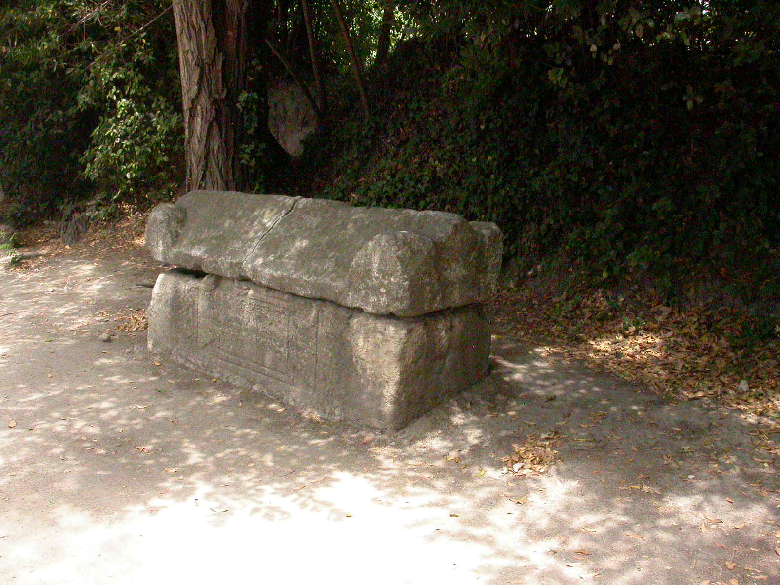 Sarcophages France Arles Alyscamps Sarcophages Maquetland Com Le